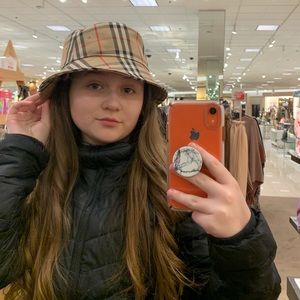 Meet your Posher, Eva